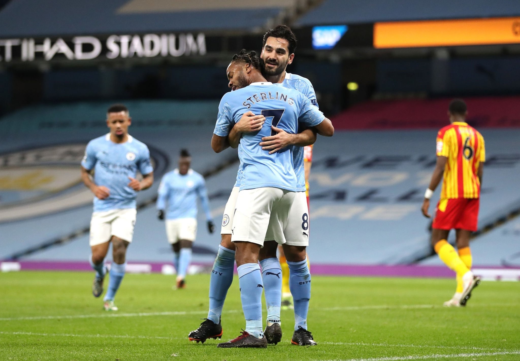 衝進球場 衝進球場